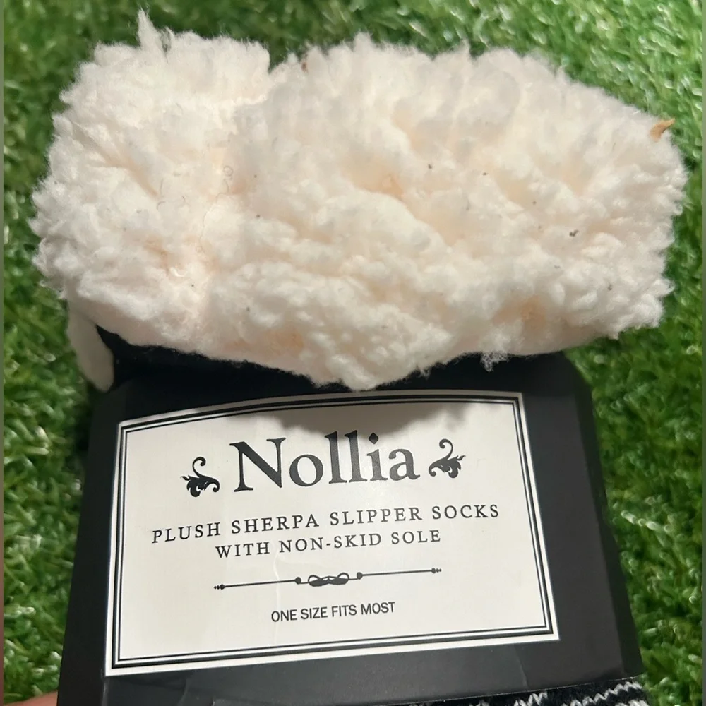 Nollia PLUSH SHERPA SLIPPER SOCKS WITH NON-SKID SOLE ONE SIZE FITS MOST NEW